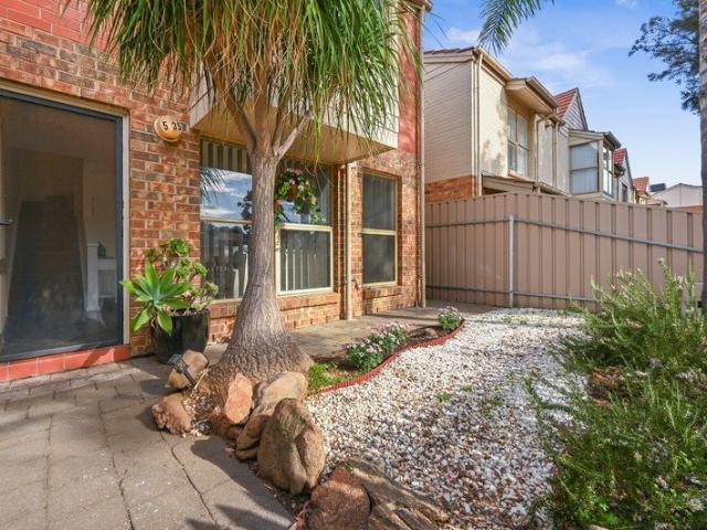 Park Fronting Lifestyle Meets Coastal Convenience!