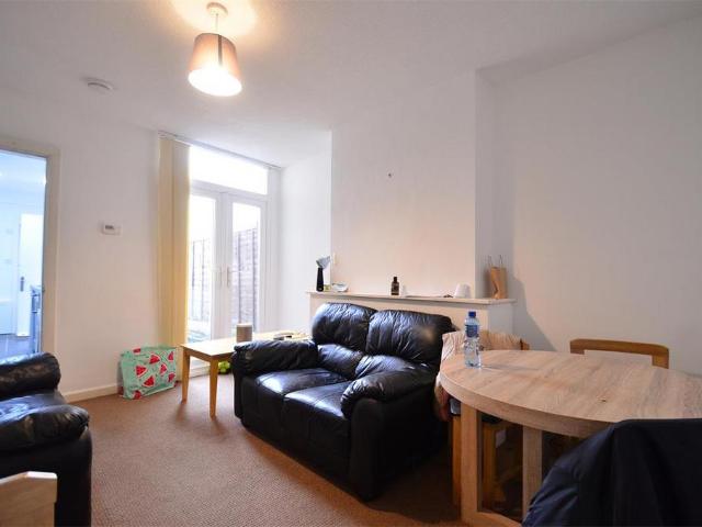 Park Garage Auto Sales, 315 Warwards Lane, Stirchley, B29 7QU, United Kingdom | 4 bed townhouse for rent #135670059 | Rentberry