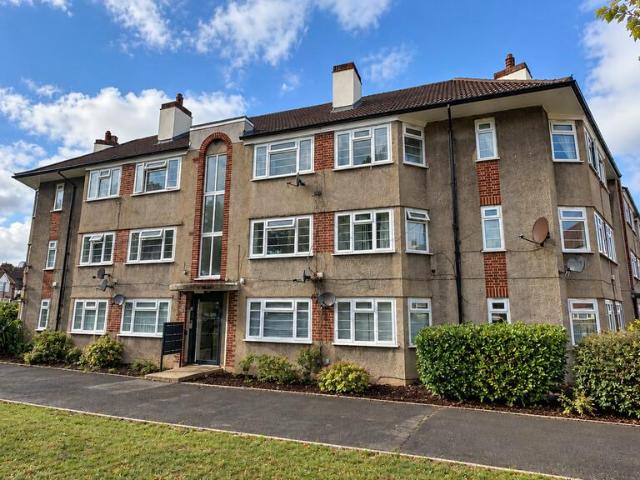 Park Gate, Alexandra Avenue, Harrow 2 bed apartment to rent £1,850 pcm £427 pw