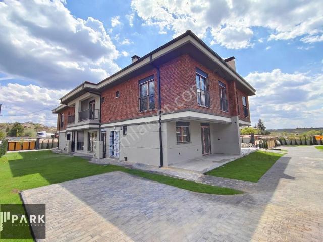 Park Gayrimenkulden Site İçerisi Satılık 150 M2 Bahçeli Villa