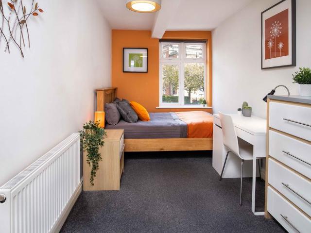 Park Green, Macclesfield, SK11 1 bed terraced house to rent £650 pcm £150 pw