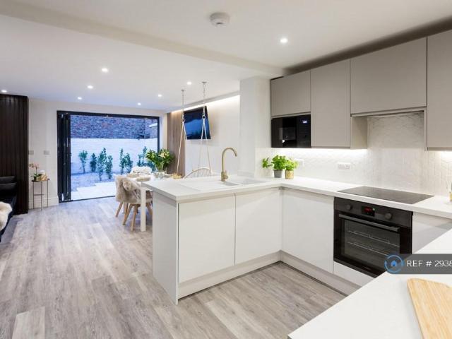 Park Grove, York, YO31 5 bed terraced house to rent £4,550 pcm £1,050 pw
