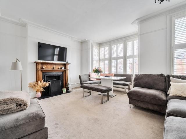Park Hall Road London N2 3 bed flat to rent £3,250 pcm £750 pw