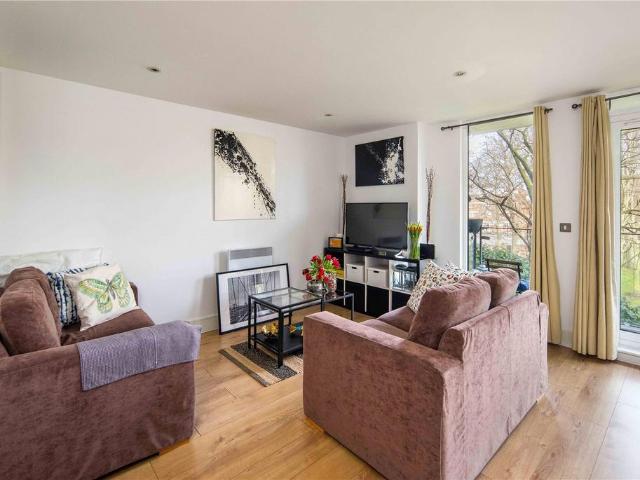 Park Heights Court, 1 Wharf Lane. 2 bed flat to rent £2,250 pcm £519 pw