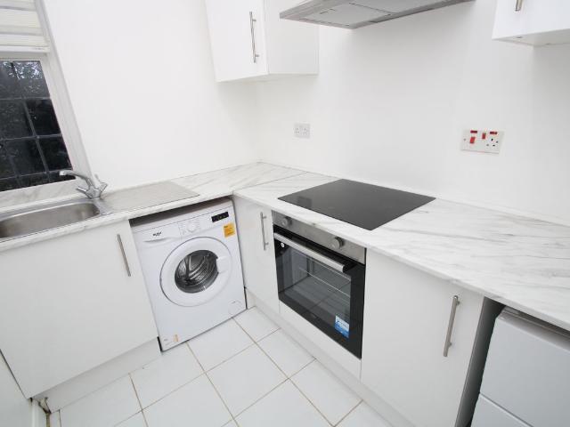 Park Hill Court, Croydon CR0, Studio to rent, £1,000 pcm | PrimeLocation