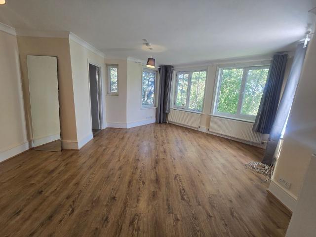 Park Hill, Carshalton SM5, 1 bed flat to rent, £1,325 pcm | PrimeLocation
