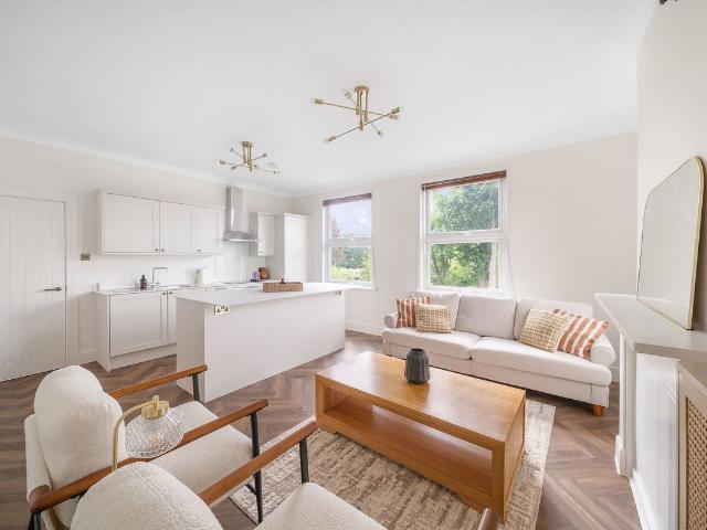 Park Hill, Carshalton SM5, 2 bed flat to rent, £1,900 pcm | PrimeLocation