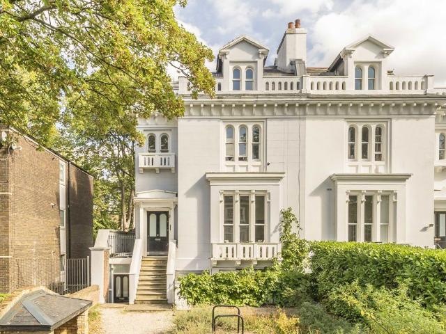 Park Hill, Clapham SW4, 2 bed flat to rent, £3,000 pcm | PrimeLocation