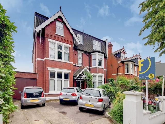 Park Hill, Ealing, London, W5 1 bed flat to rent £1,995 pcm £460 pw