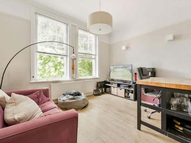 Park Hill, Ealing, London, W5 2 bed flat to rent £2,350 pcm £542 pw