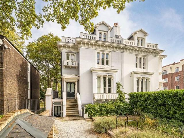 Park Hill, London SW4 2 bed flat to rent £3,000 pcm £692 pw