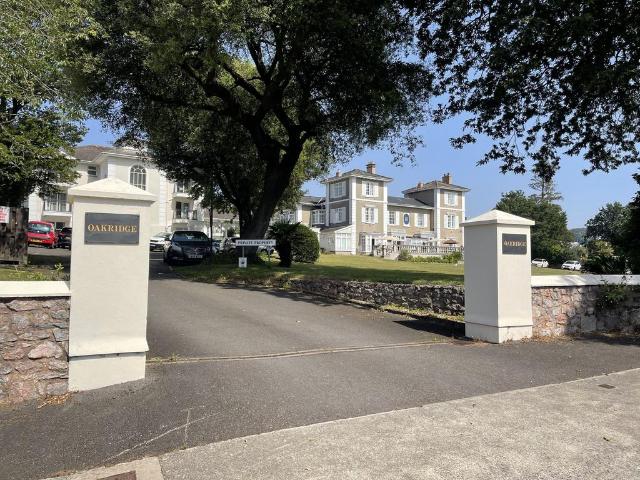 Park Hill Road, Oakridge Park Hill. 2 bed apartment to rent £1,200 pcm £277 pw