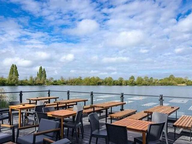 Park Home For Sale In Vinnetrow Road, Chichester