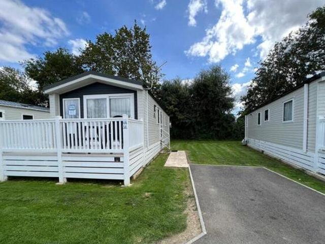 Park Home For Sale In Vinnetrow Road, Chichester