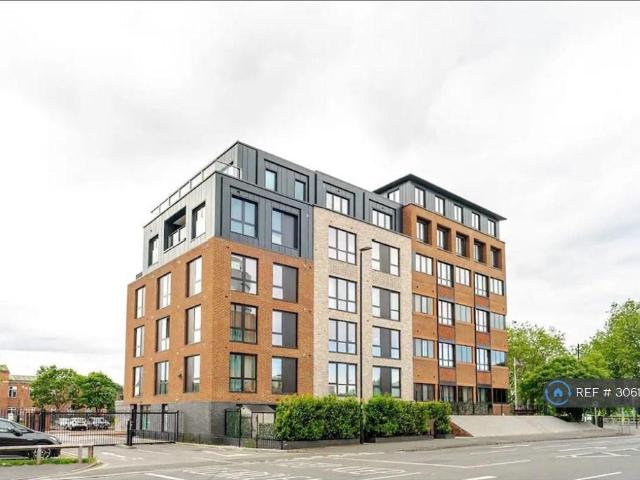 Park House Apartments, Slough, SL1 1 bed flat to rent £1,350 pcm £312 pw