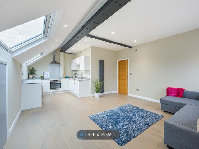 Park House, London SW15, 2 bed flat to rent, £2,300 pcm | PrimeLocation