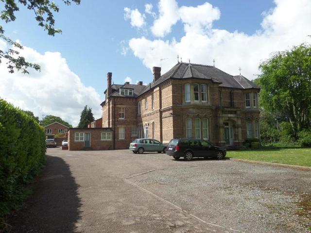 Park House, Park Road, Leamington. 2 bed flat to rent £1,150 pcm £265 pw