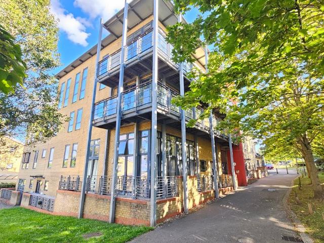 Park Lane, Greenhithe DA9, 1 bed flat to rent, £1,250 pcm | PrimeLocation