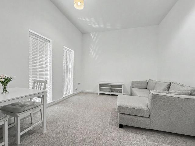 Park Lane, Greenhithe DA9, 1 bed flat to rent, £1,300 pcm | PrimeLocation