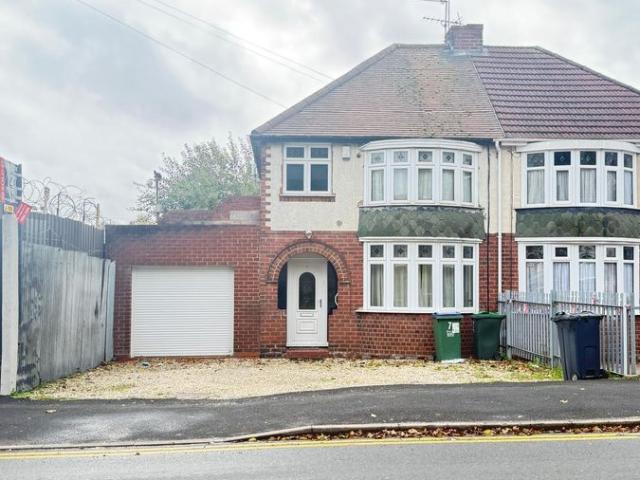 Park Lane East, Tipton DY4, 3 bed semi detached house to rent, £1,200 pcm | PrimeLocation