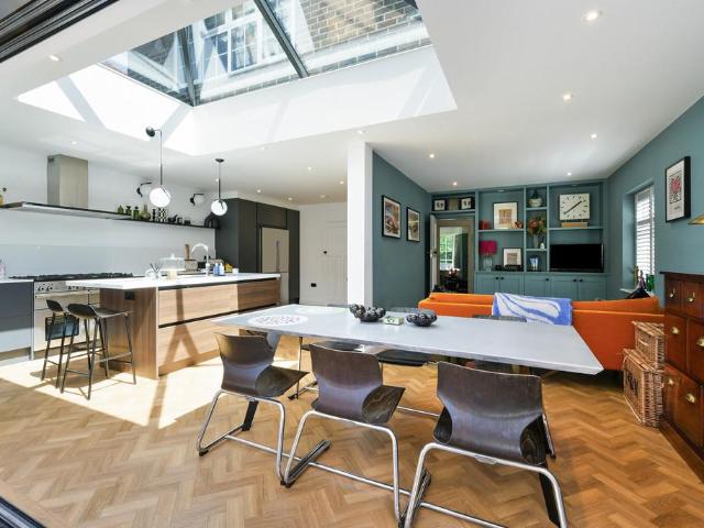 Park Lane East, Reigate RH2 3 bed detached house to rent £3,500 pcm £808 pw