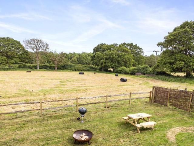 Park Lane, Horsham 2 bed apartment to rent £2,750 pcm £635 pw