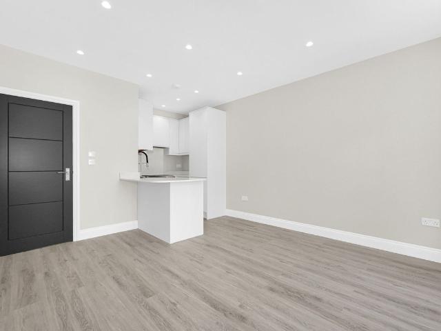 Park Lane, London CR0, 1 bed flat to rent, £1,525 pcm | PrimeLocation