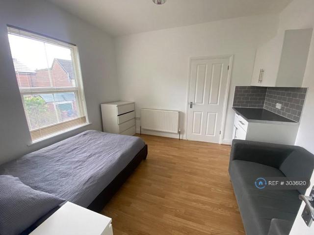 Park Lane, Norwich, NR2 Studio to rent £695 pcm £160 pw