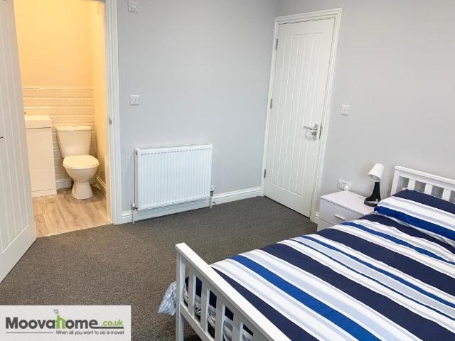 Park Lane, Swindon, Wiltshire, SN1 5HG 1 bed house of multiple occupation to rent £650 pcm £150 pw