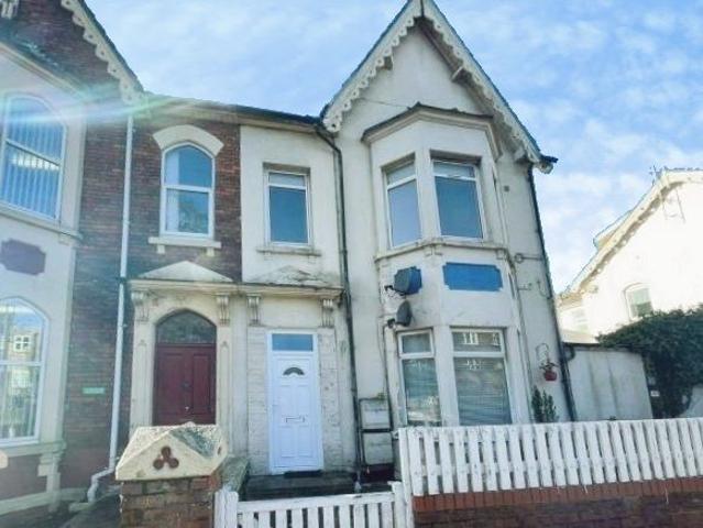 Park Lane, Swindon SN1, 2 bed flat to rent, £1,050 pcm | PrimeLocation