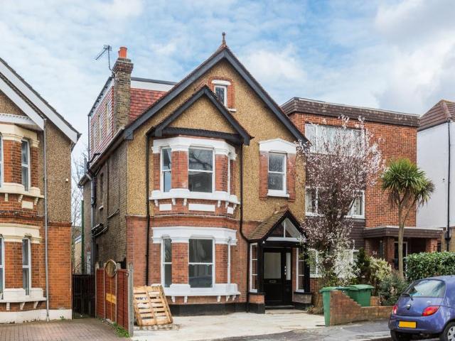 Park Lane, Wallington, SM6 2 bed flat to rent £1,650 pcm £381 pw