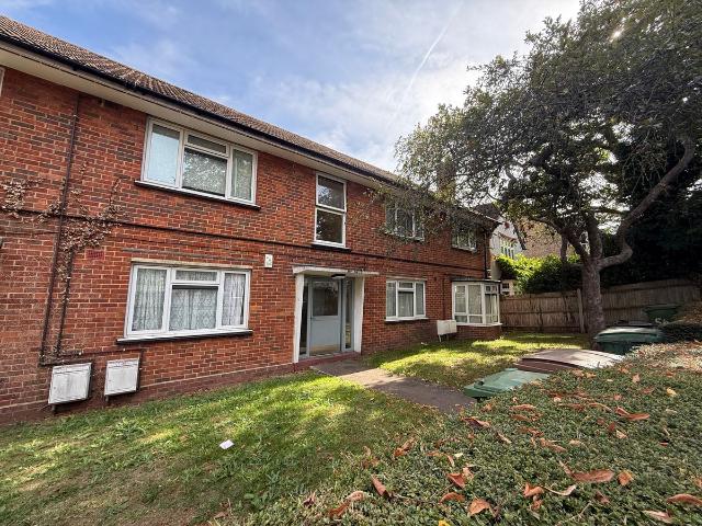 Park Lane, Wallington SM6, 2 bed flat to rent, £1,650 pcm | PrimeLocation
