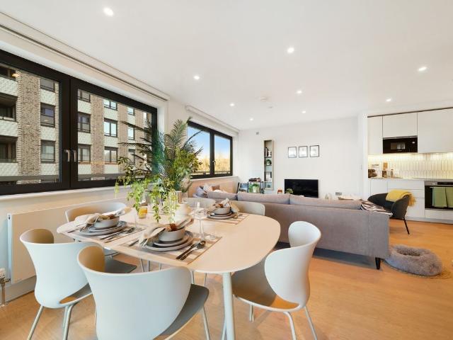 Park Lane, Wembley HA9, 3 bed flat to rent, £2,900 pcm | PrimeLocation