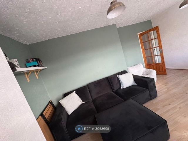 Park Lane West, Tipton DY4, 2 bed flat to rent, £925 pcm | PrimeLocation