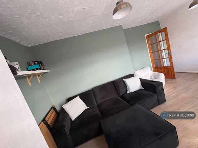 Park Lane West, Tipton, DY4 2 bed flat to rent £925 pcm £213 pw