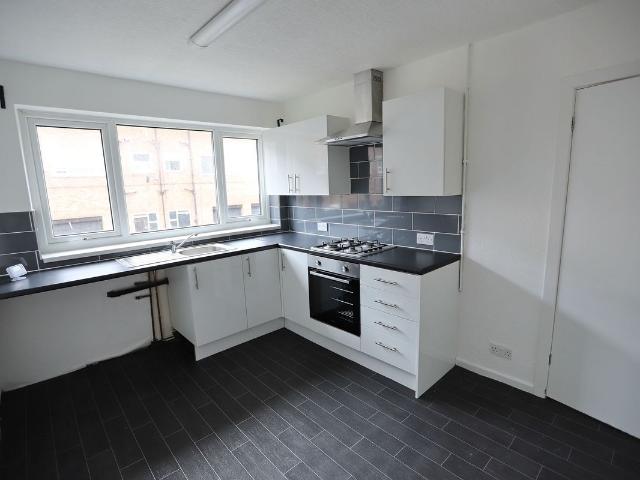 Park Lane, Whitefield M45, 2 bed flat to rent, £850 pcm | PrimeLocation