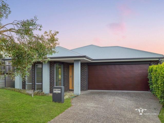 Park Lane Village Perfection | Walk to Orion | Immaculate 3 Bedroom Home