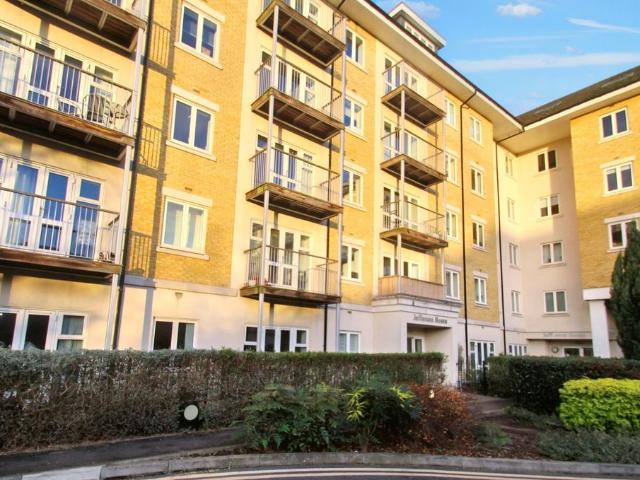 Park Lodge Avenue, 33 Park Lodge Avenue UB7, 2 bed flat to rent, £1,600 pcm | PrimeLocation