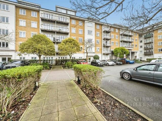 Park Lodge Avenue, West Drayton, UB7 2 bed flat to rent £1,800 pcm £415 pw