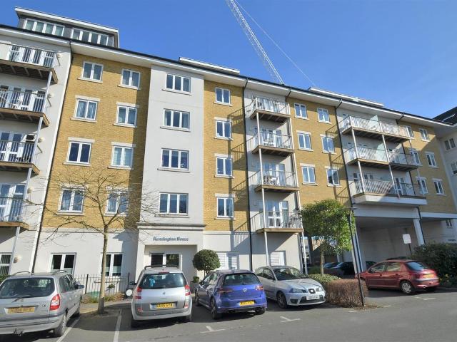 Park Lodge Avenue, West Drayton UB7, 2 bed flat to rent, £1,850 pcm | PrimeLocation
