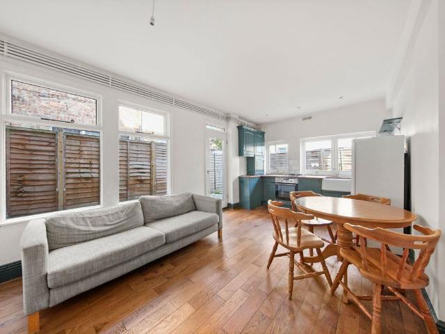 Park Parade, London NW10, 2 bed flat to rent, £1,850 pcm | PrimeLocation