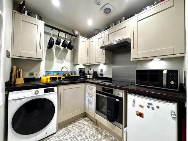 Park Place, Bristol, BS8 2 bed apartment to rent £1,495 pcm £345 pw