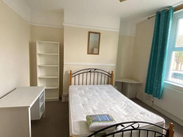 Park Place, Brynmill, Swansea 4 bed house to rent £1,200 pcm £277 pw
