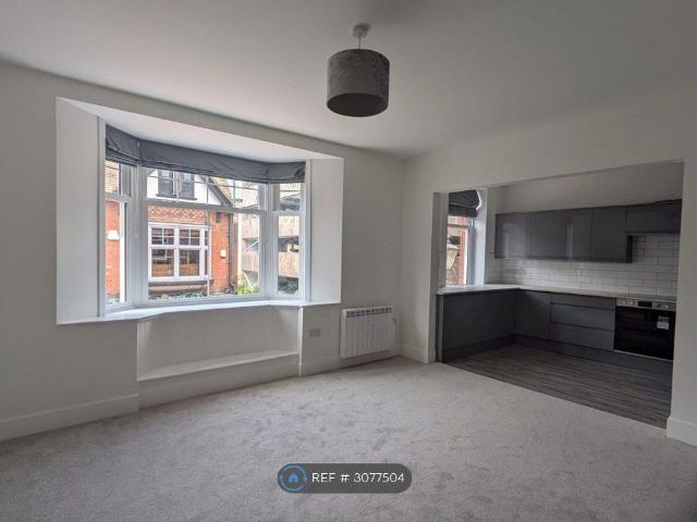 Park Place, Horsham RH12, 2 bed maisonette to rent, £1,695 pcm | PrimeLocation