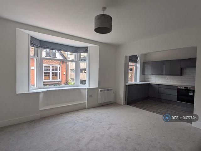 Park Place, Horsham, RH12 2 bed maisonette to rent £1,695 pcm £391 pw