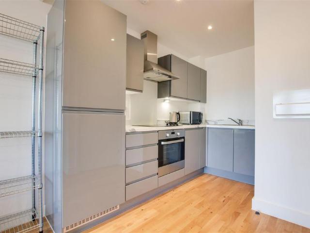 Park Place, Stevenage SG1 1 bed flat to rent £1,300 pcm £300 pw