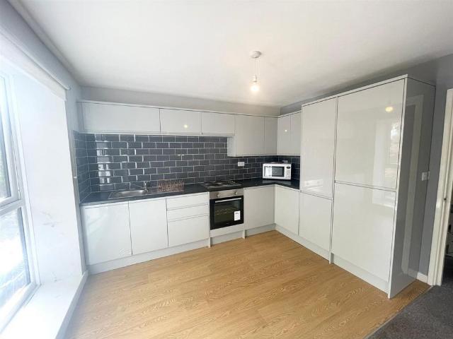 Park Ravine, Nottingham NG7 5 bed house to rent £4,008 pcm £925 pw