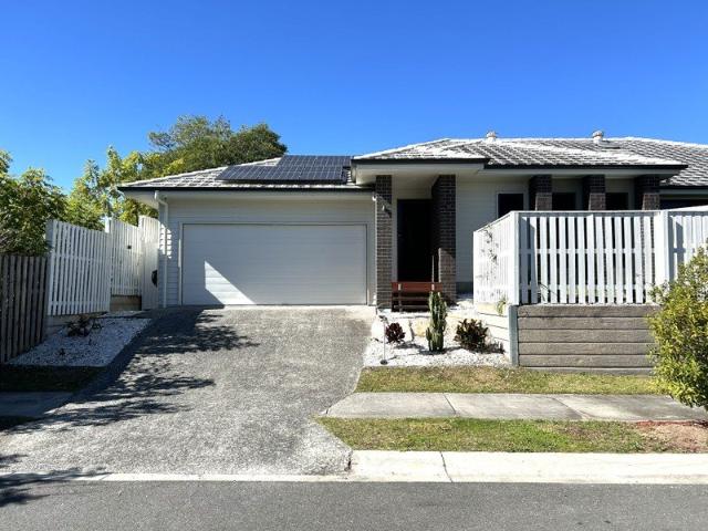 Park Ridge, Fully Furnished beautiful House with 3 bedrooms 2 bathrooms 2 garages for rent $700/week