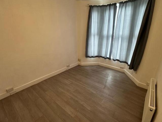 Park Ridings, London N8, 5 bed shared accommodation to rent, £4,000 pcm | PrimeLocation