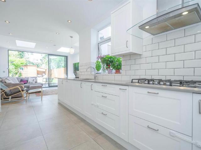 Park Ridings, London 3 bed terraced house to rent £3,400 pcm £785 pw